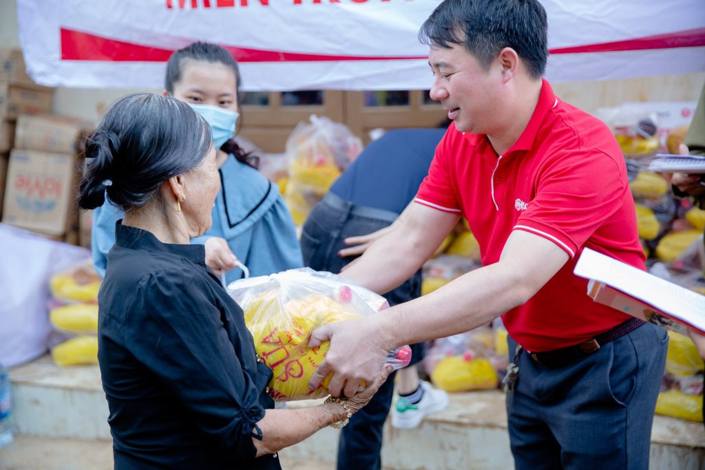 CHIẾN DỊCH SCG HÀNH ĐỘNG VÌ MIỀN TRUNG YÊU THƯƠNG 6 CHIẾN DỊCH SCG HÀNH ĐỘNG VÌ MIỀN TRUNG YÊU THƯƠNG MT yeu thuong 4 https://truyen.linhdev.online/chien-dich-scg-hanh-dong-vi-mien-trung-yeu-thuong/